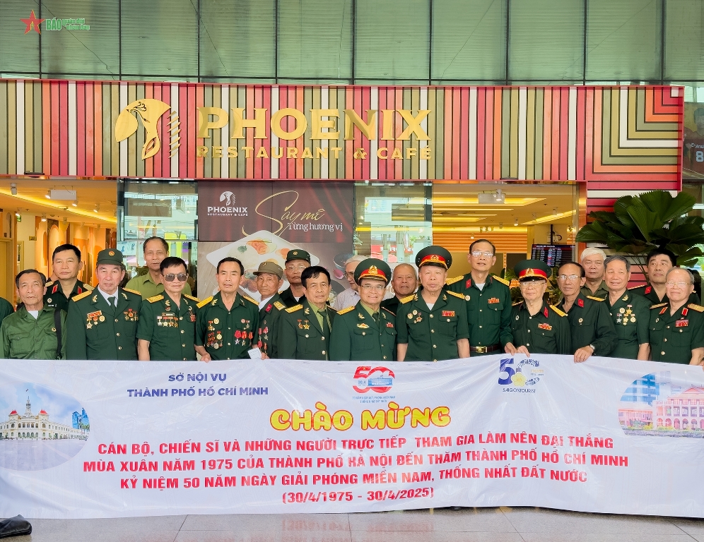 Hành trình cảm xúc trên chuyến bay trở về thời hoa lửa
